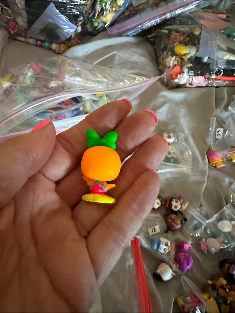 Neon Daisy Duck doorable
